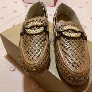 Elegant Tan Woven Loafers